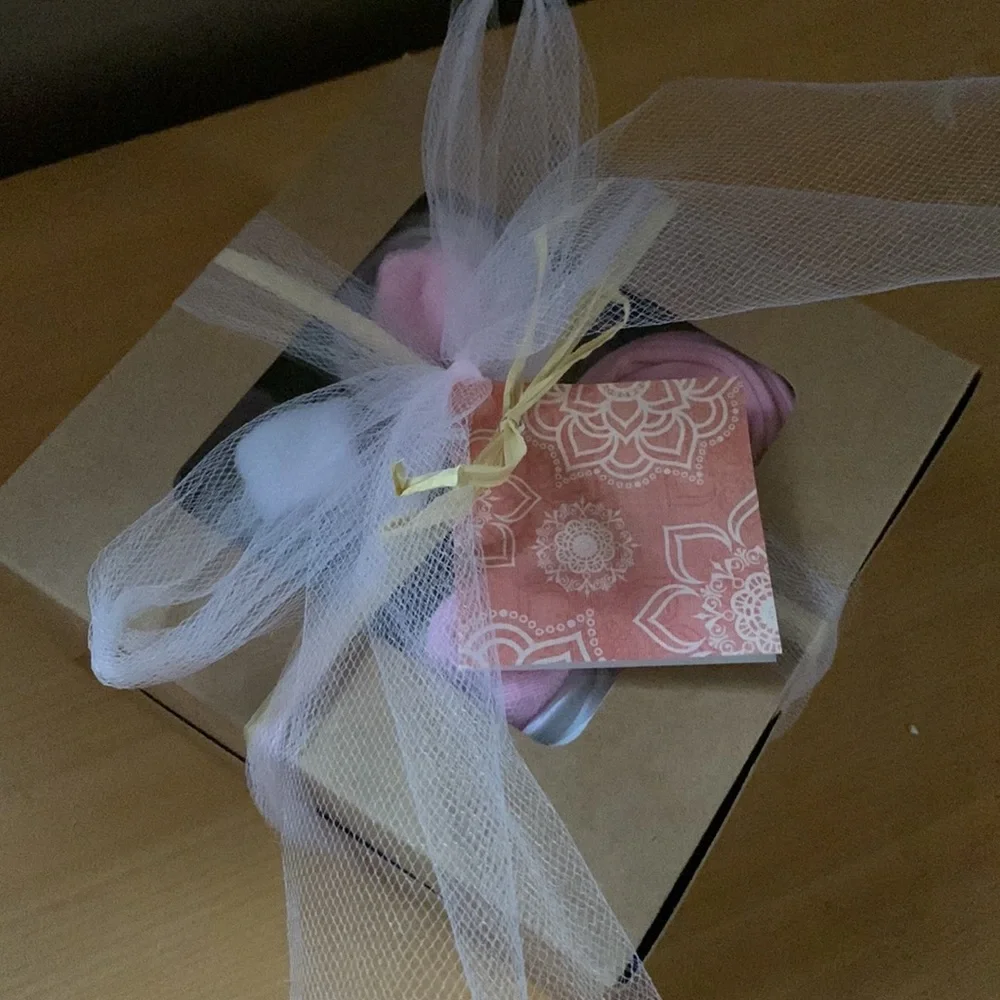 🧁Onesie & Socks Baby Girl Gift “CUPCAKES!” Onesies & Baby Socks Cupcake 4ct Box - Picture 6 of 13